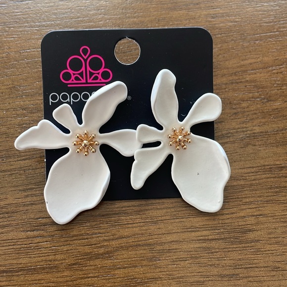 Earring Bundle Set & Necklace - Picture 2 of 4